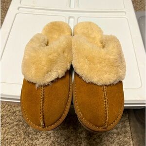 Style and Co. slip on faux fur slides.  Indoor/outdoor!